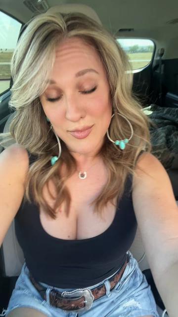 @HappilyTX