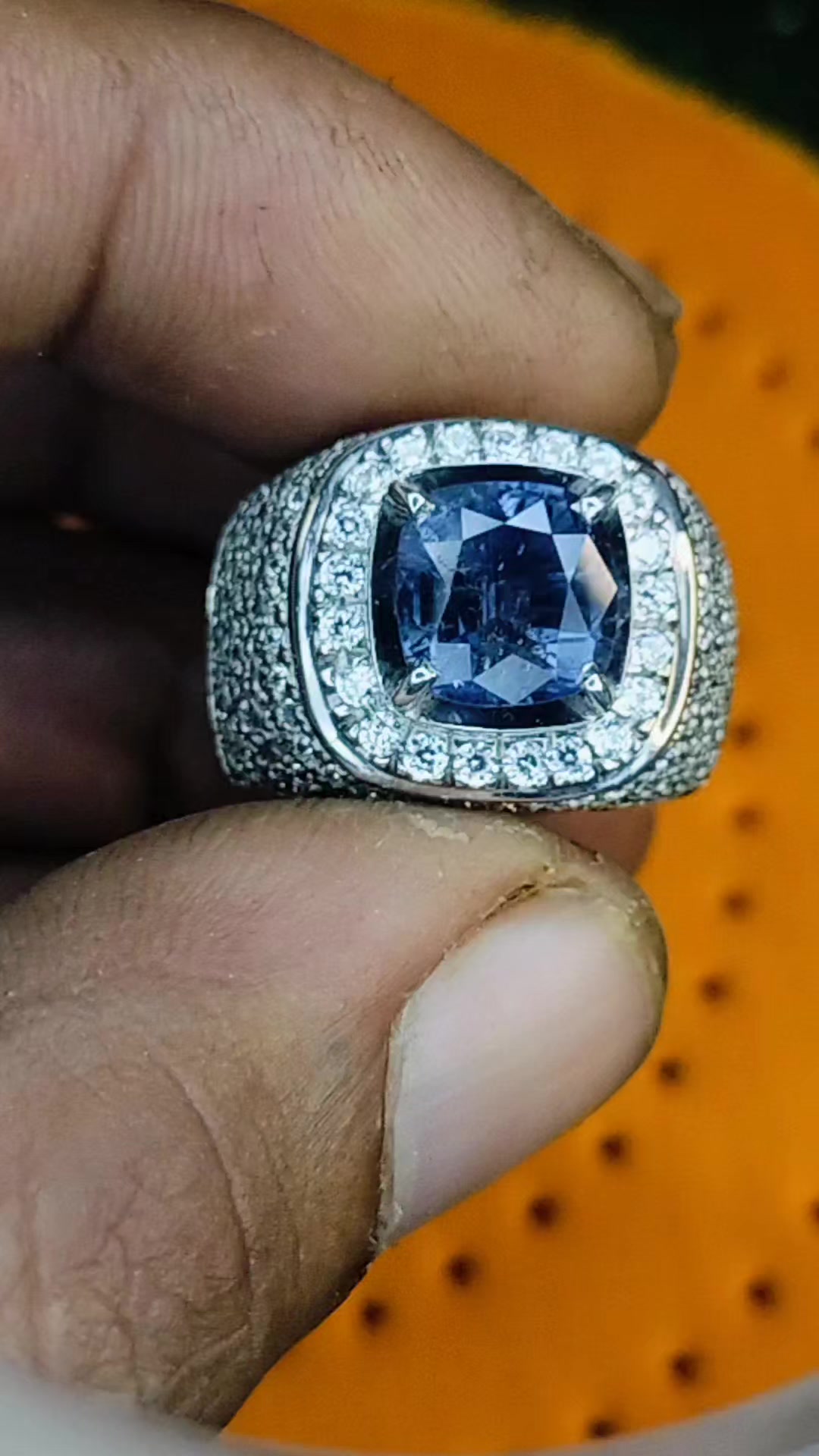 @uzzy gemstone