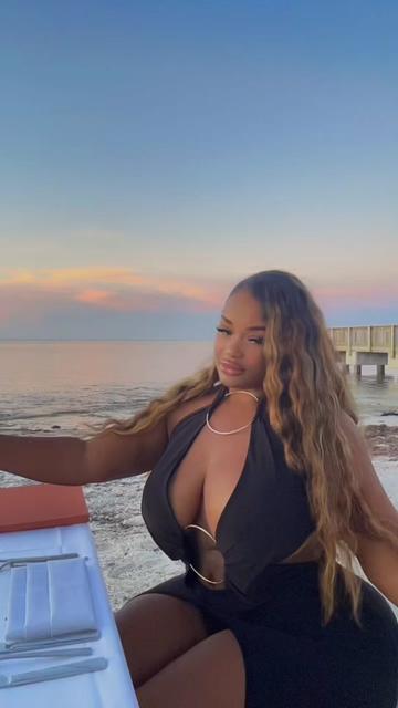 @Ashleythebombshell