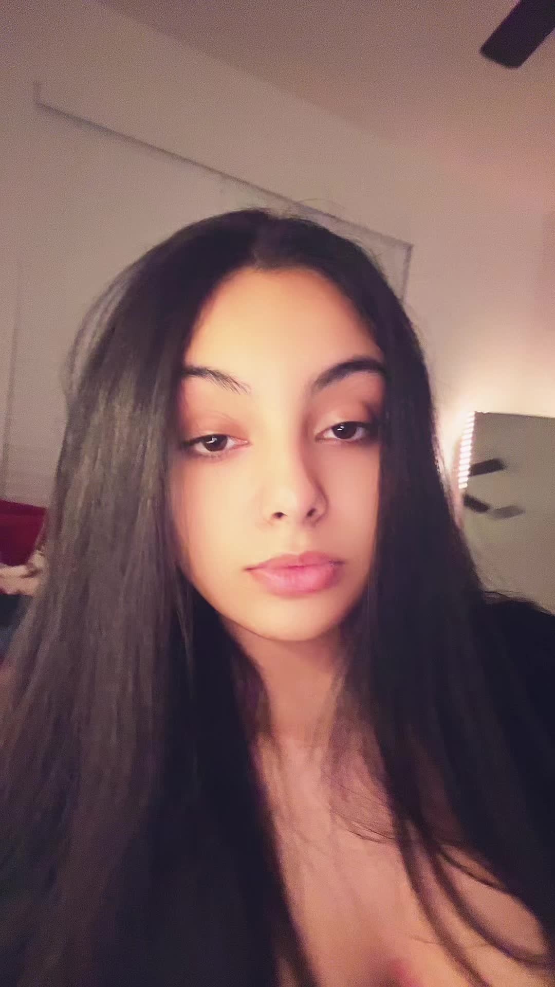 @Desi💋