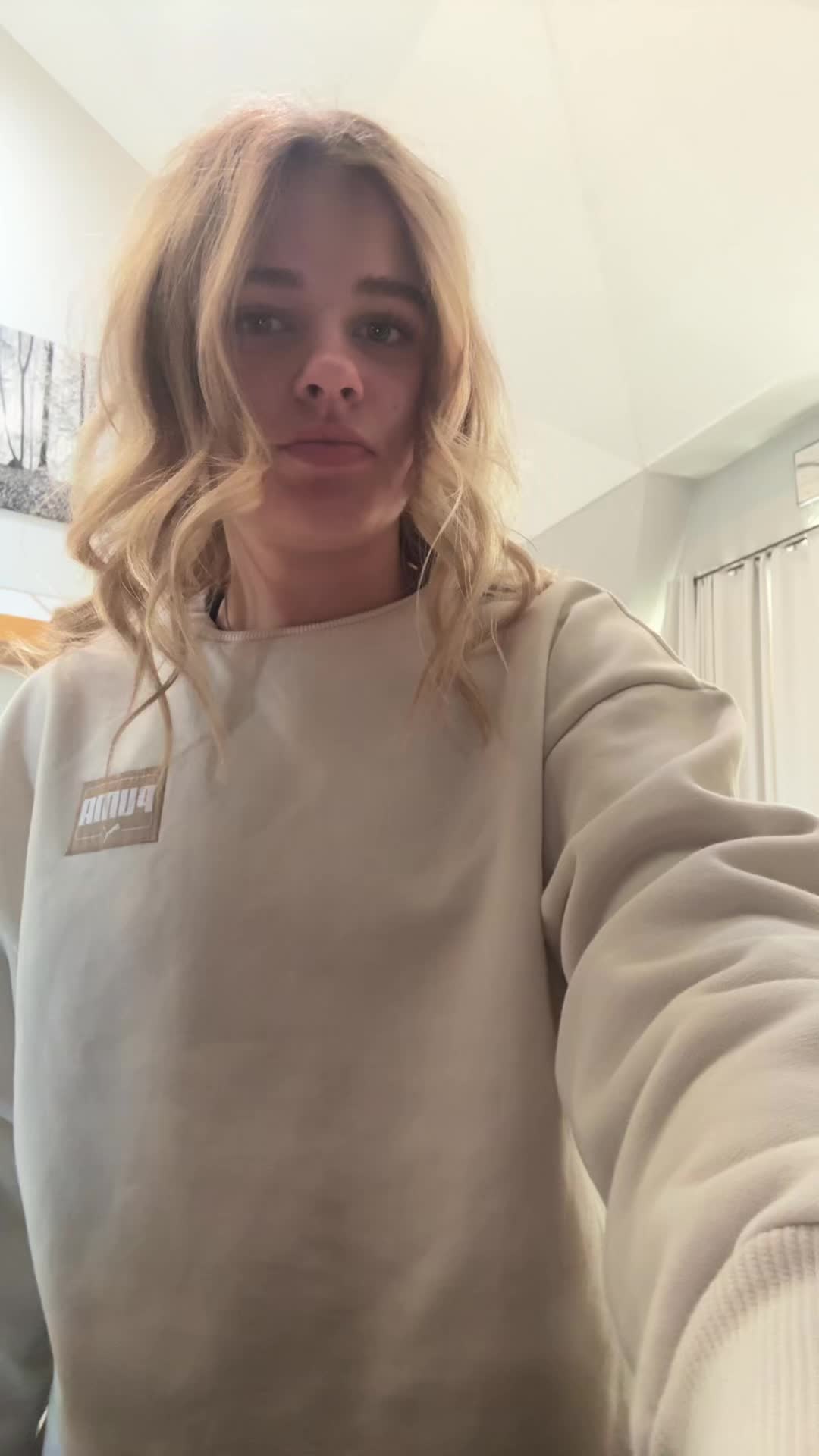 @:))