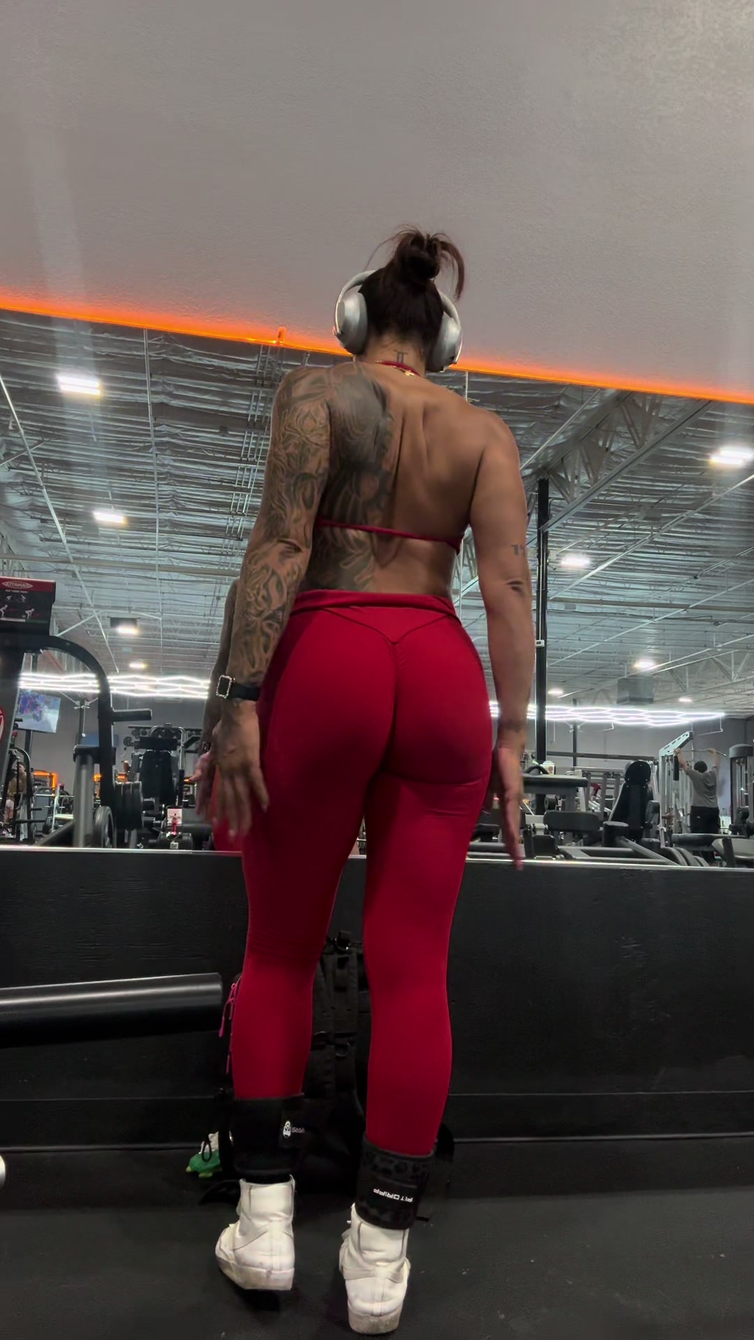 @ibuildbaddies