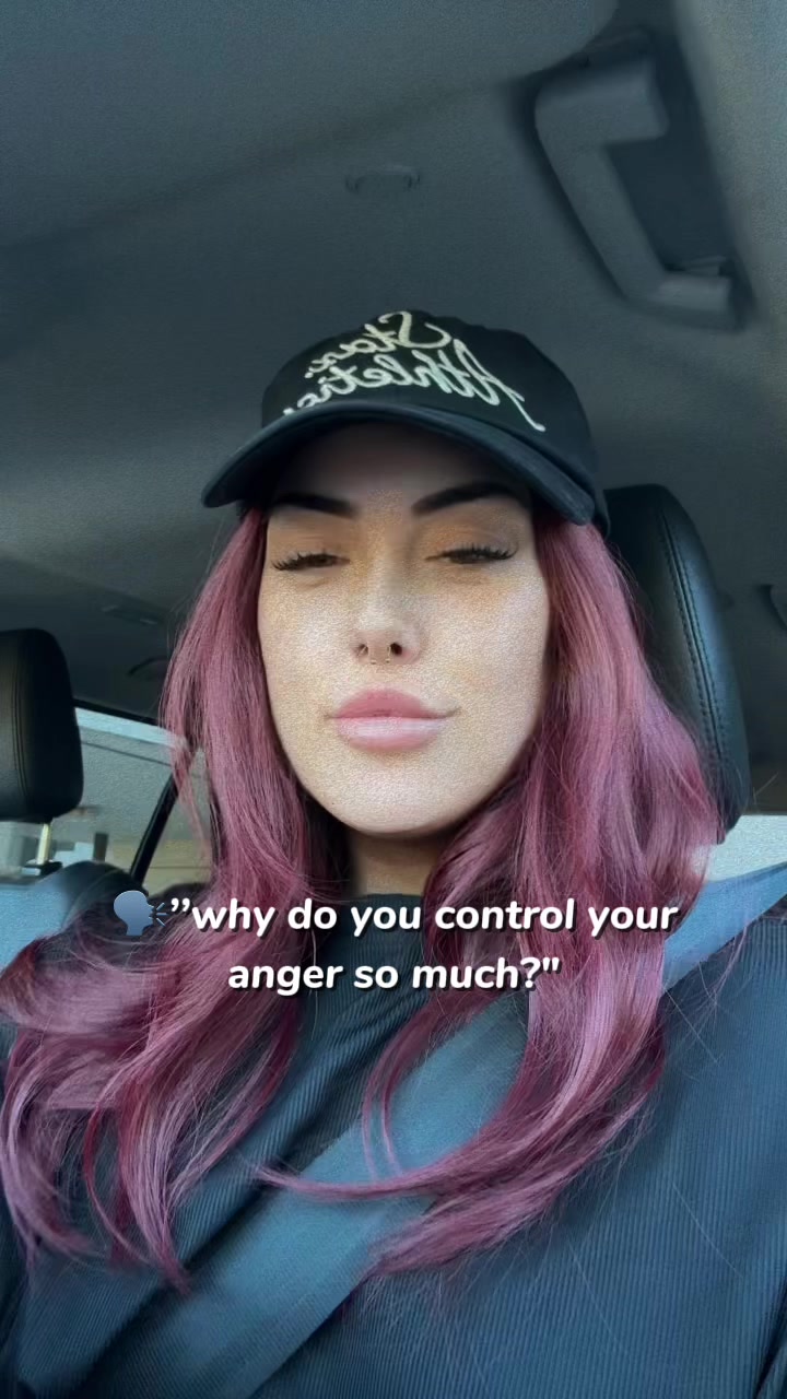 @LEASHBIAN 😈