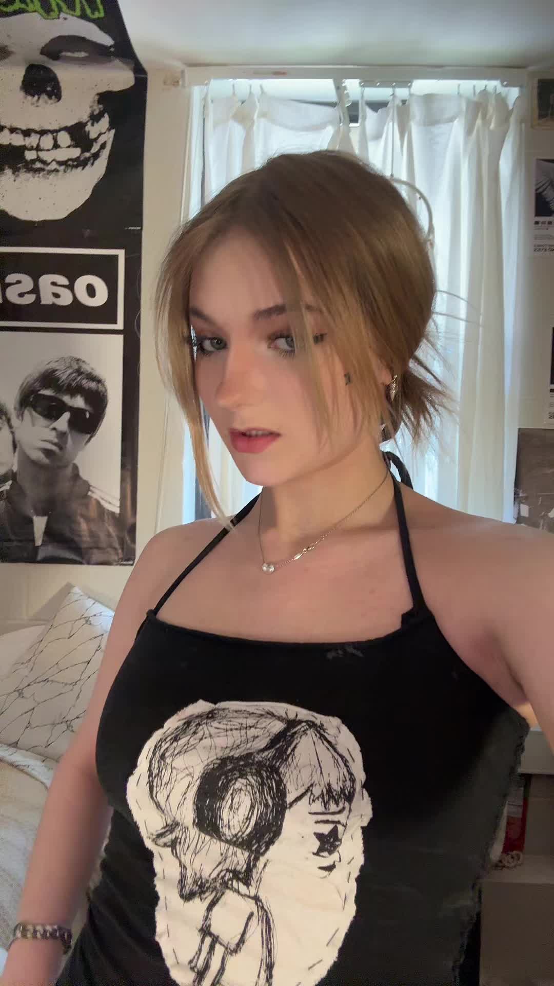 @elladaveyyyy