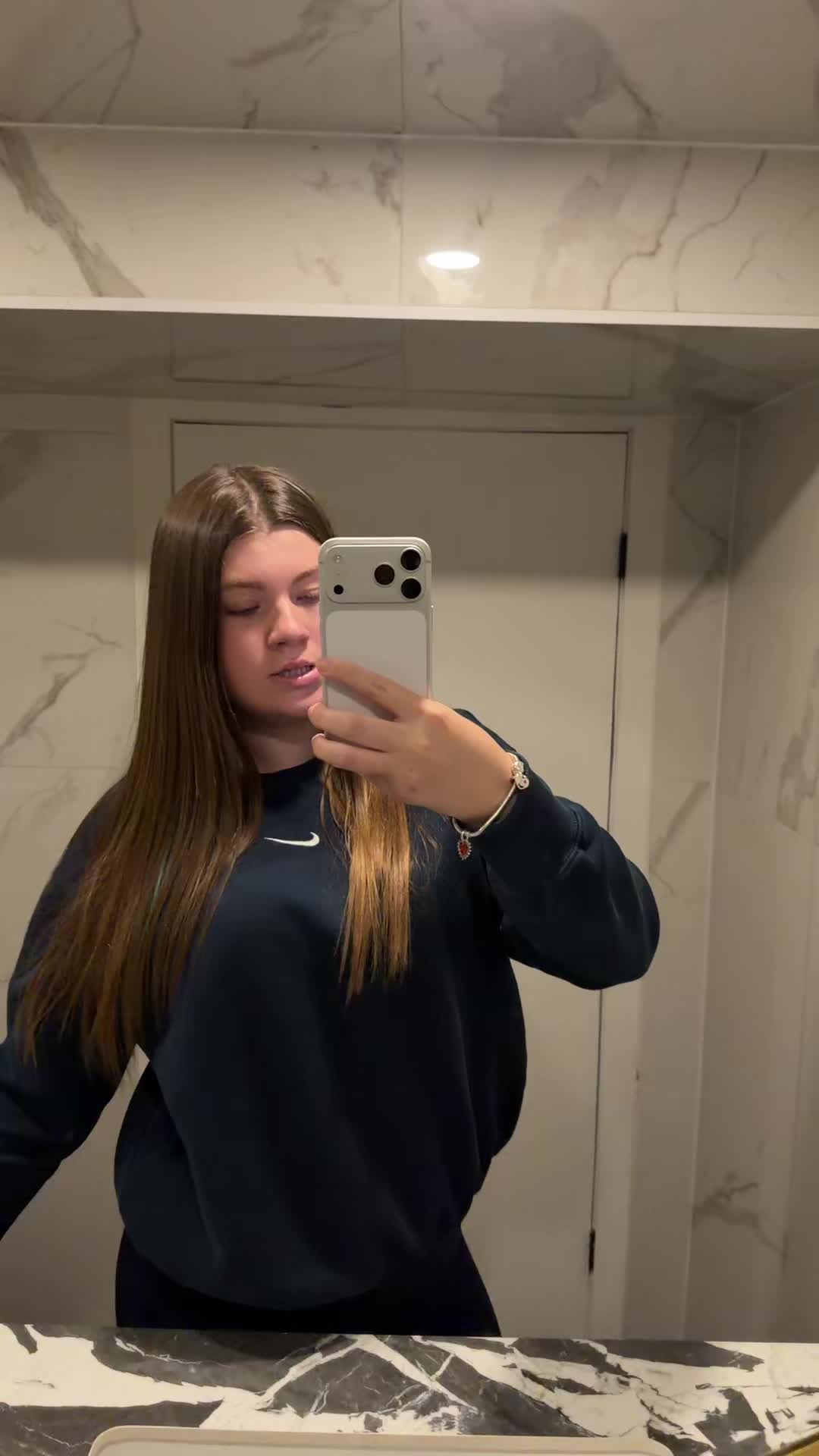 @Vada🎭