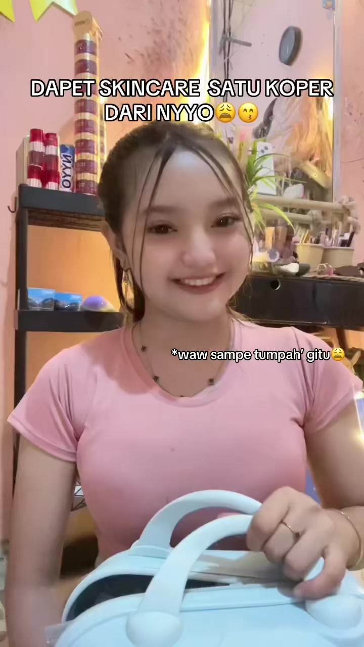 @nvraaurliaa