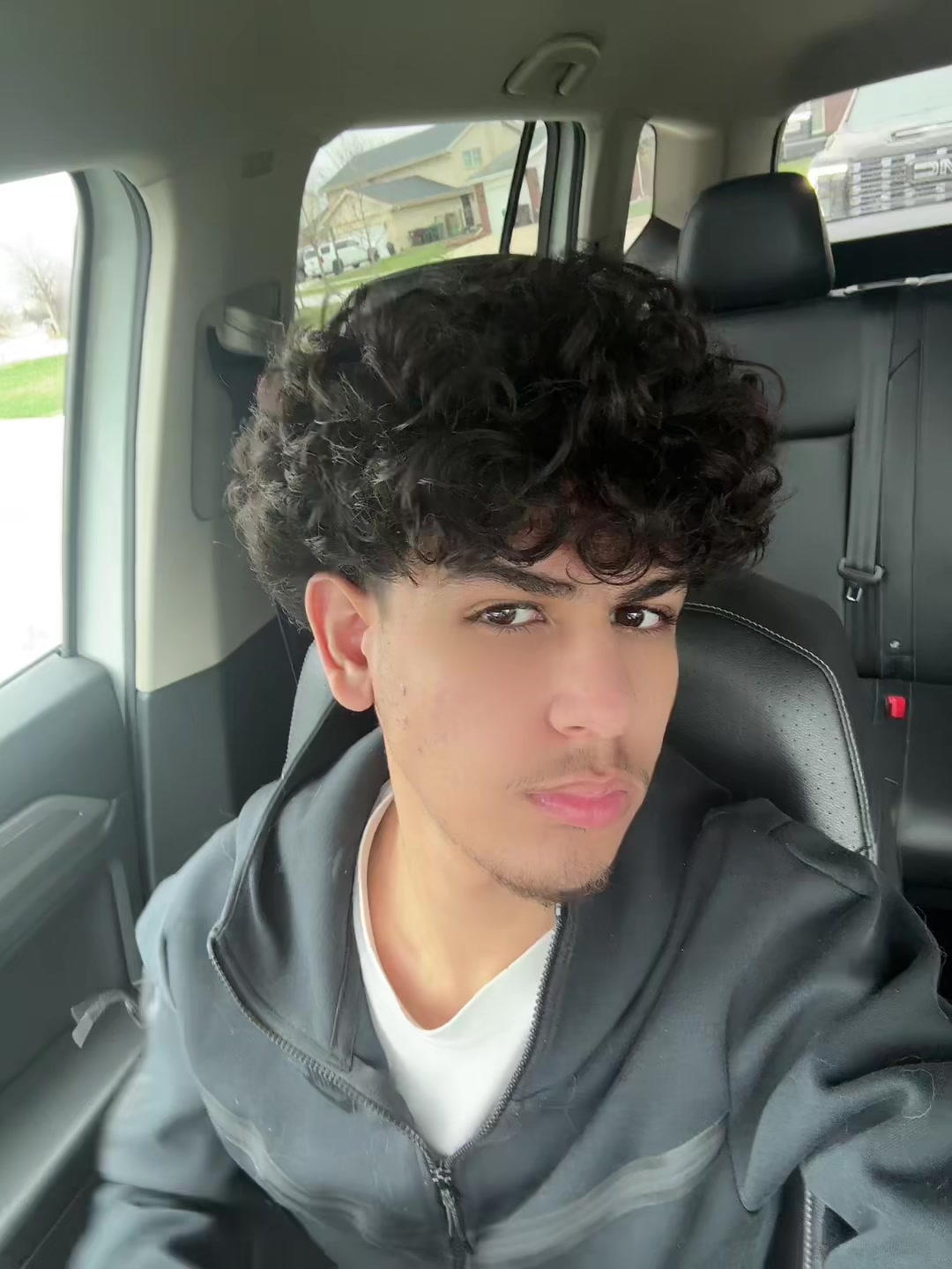 @علي