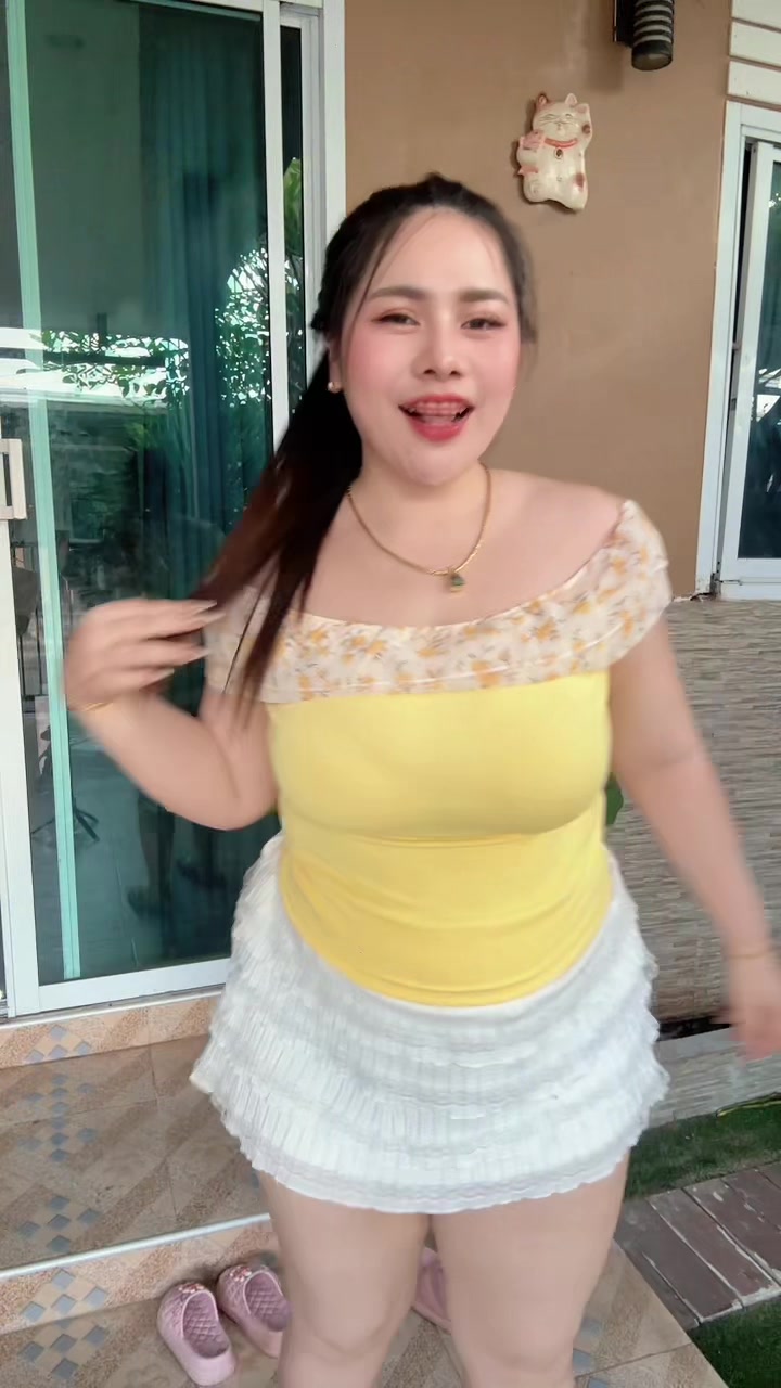 @ปุ้ยเอง สาวอวบที่ชอบแต่งตัวอะ