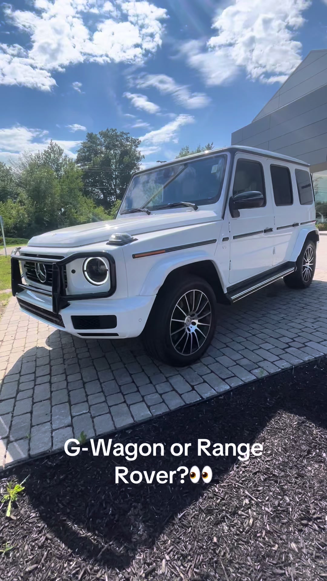 @SarahSellsLuxury