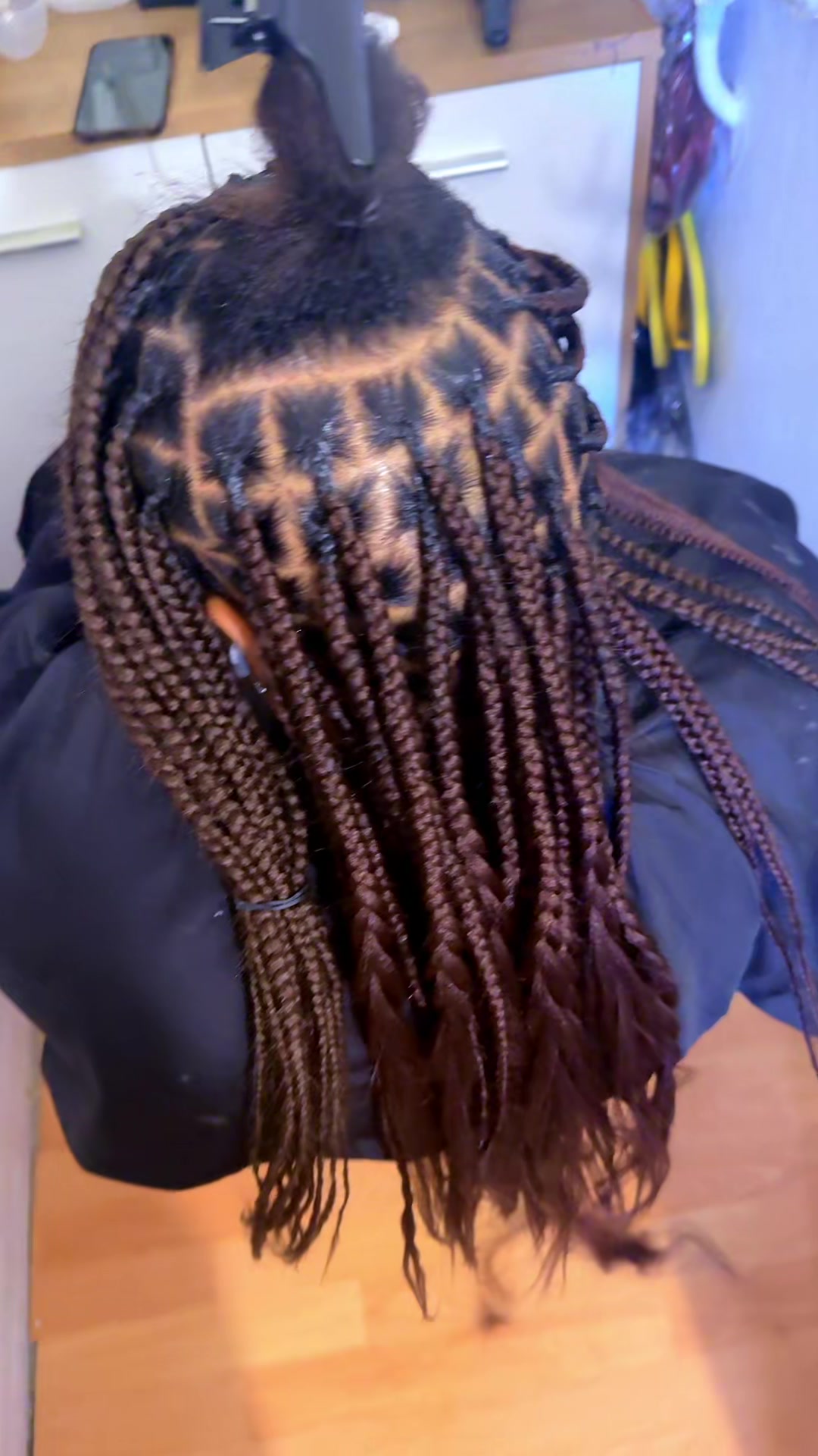 @Ririmakeover & hairstylist