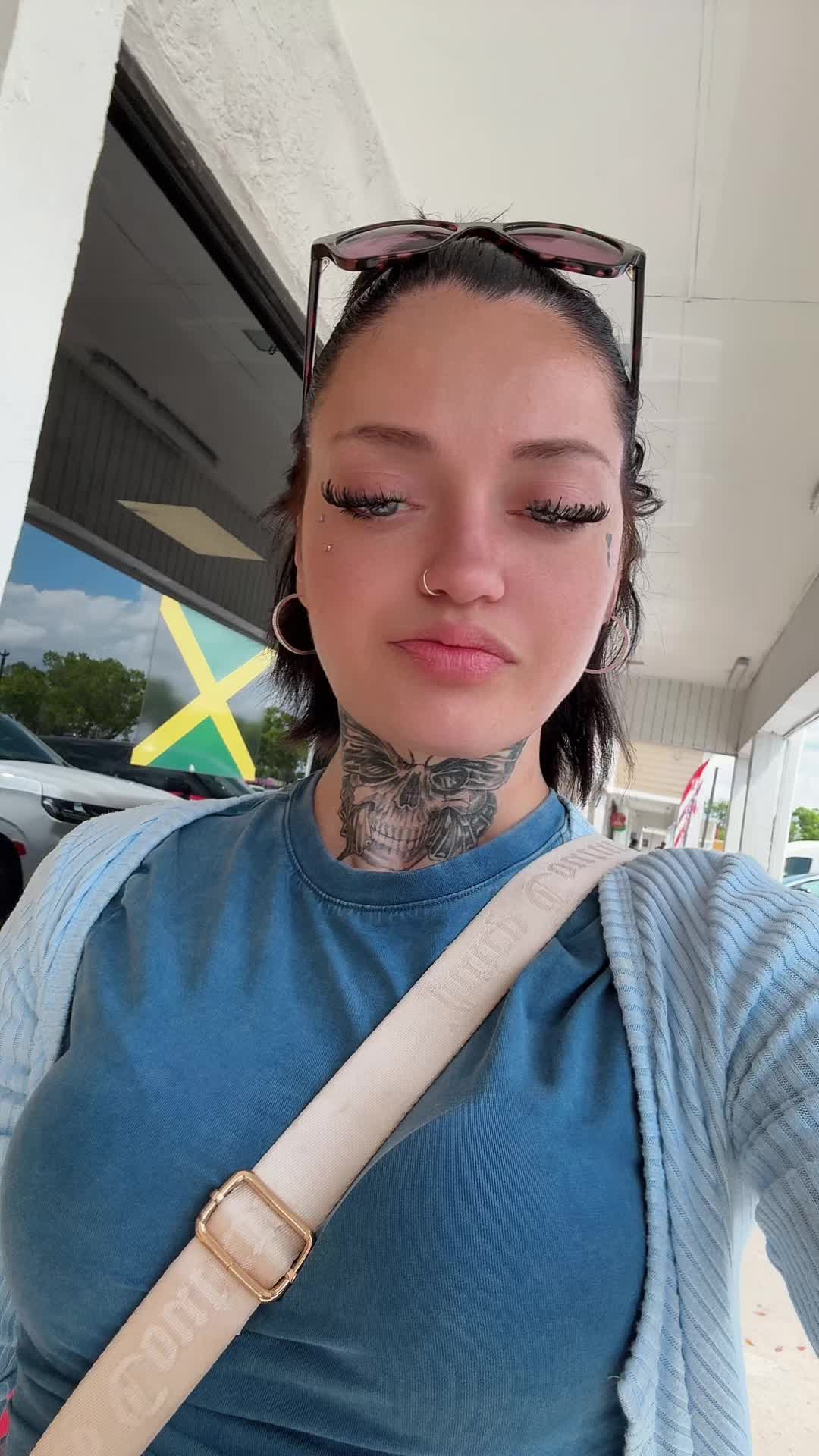 @Danielle🖤