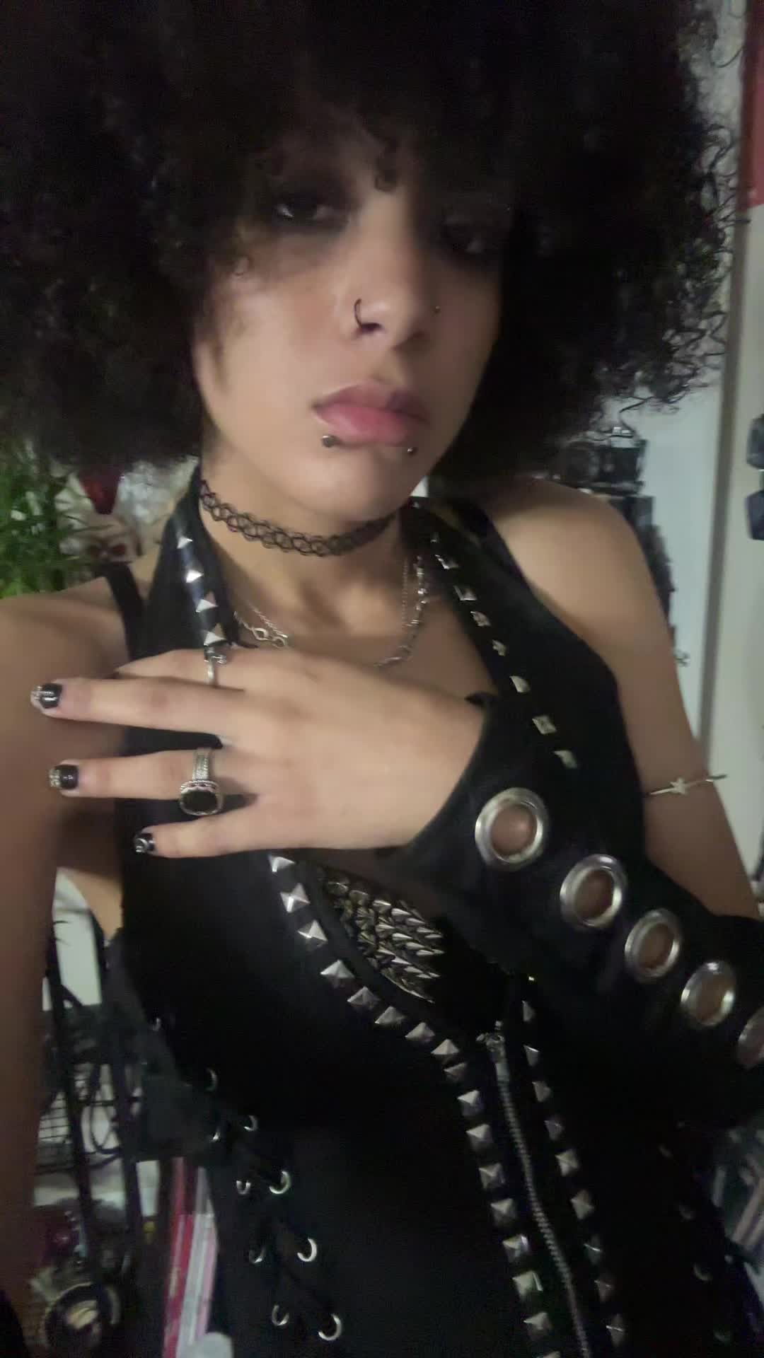 @v 🕷️