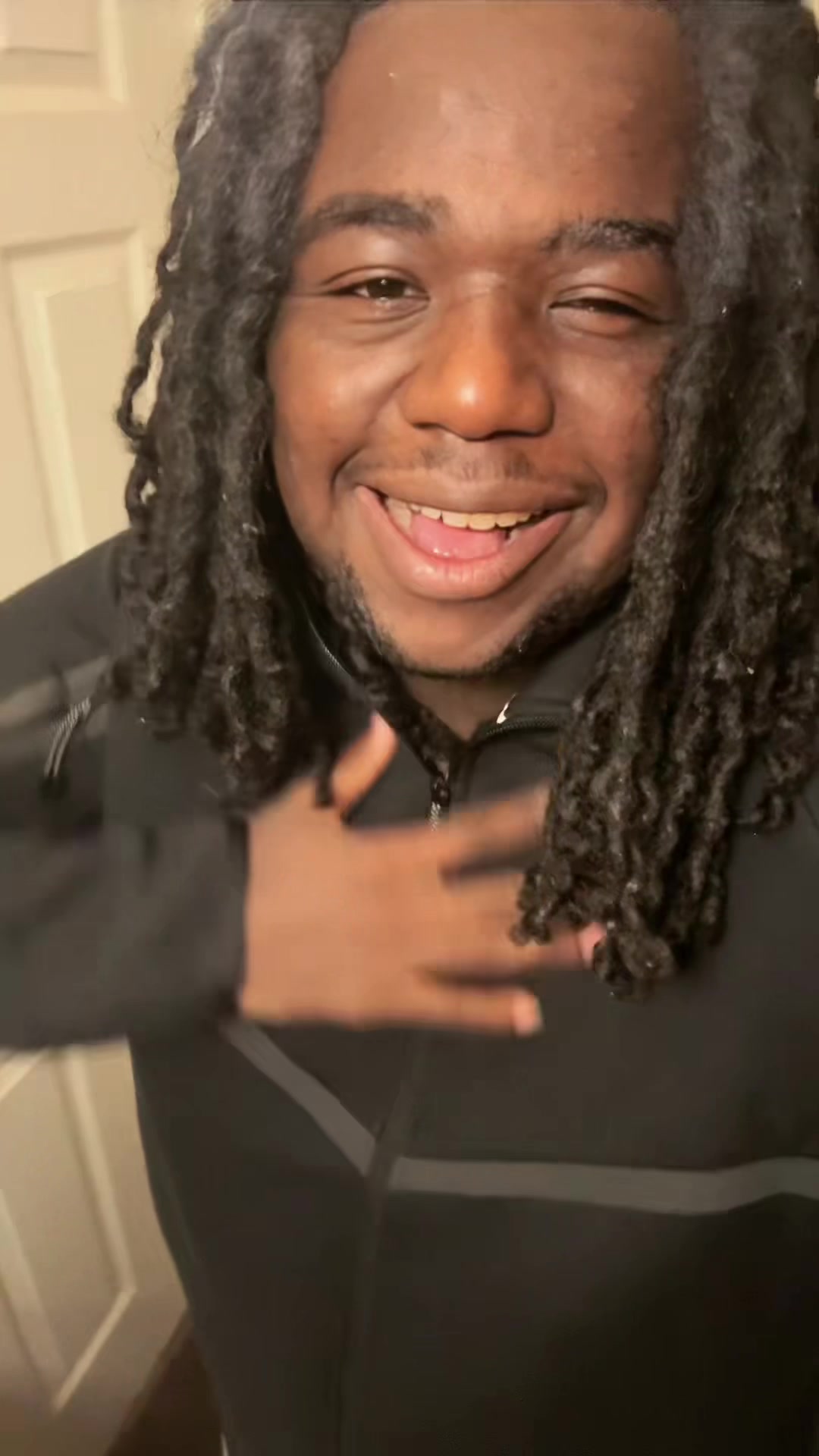 @⃟