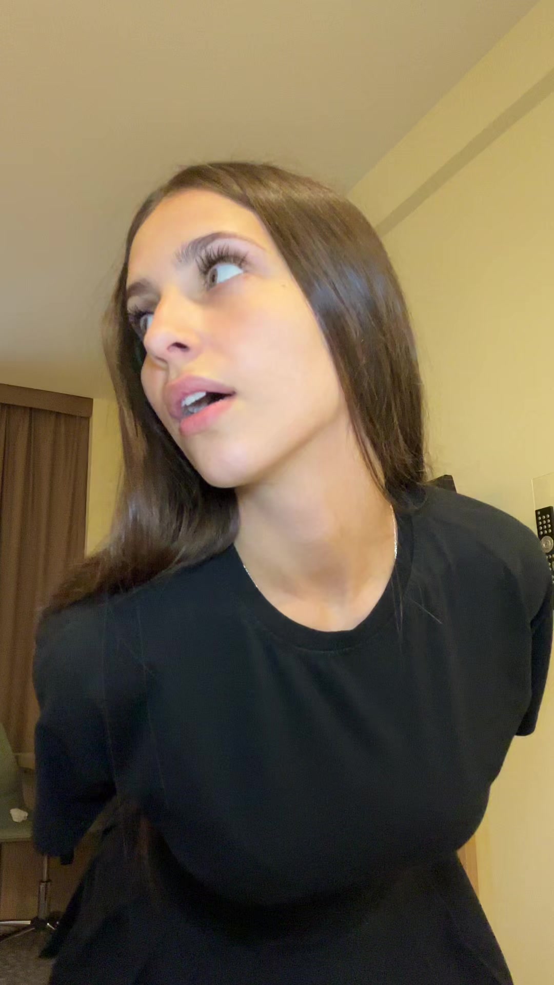 @avavialix