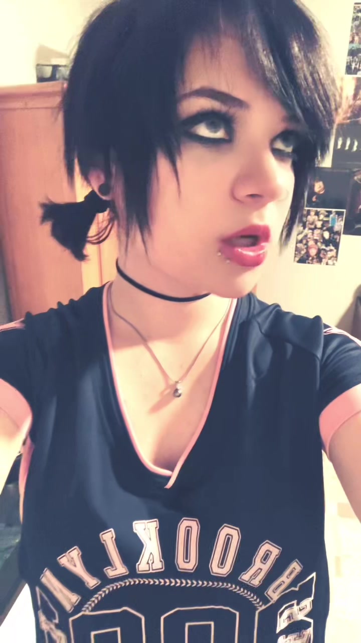 @Nella☠︎︎