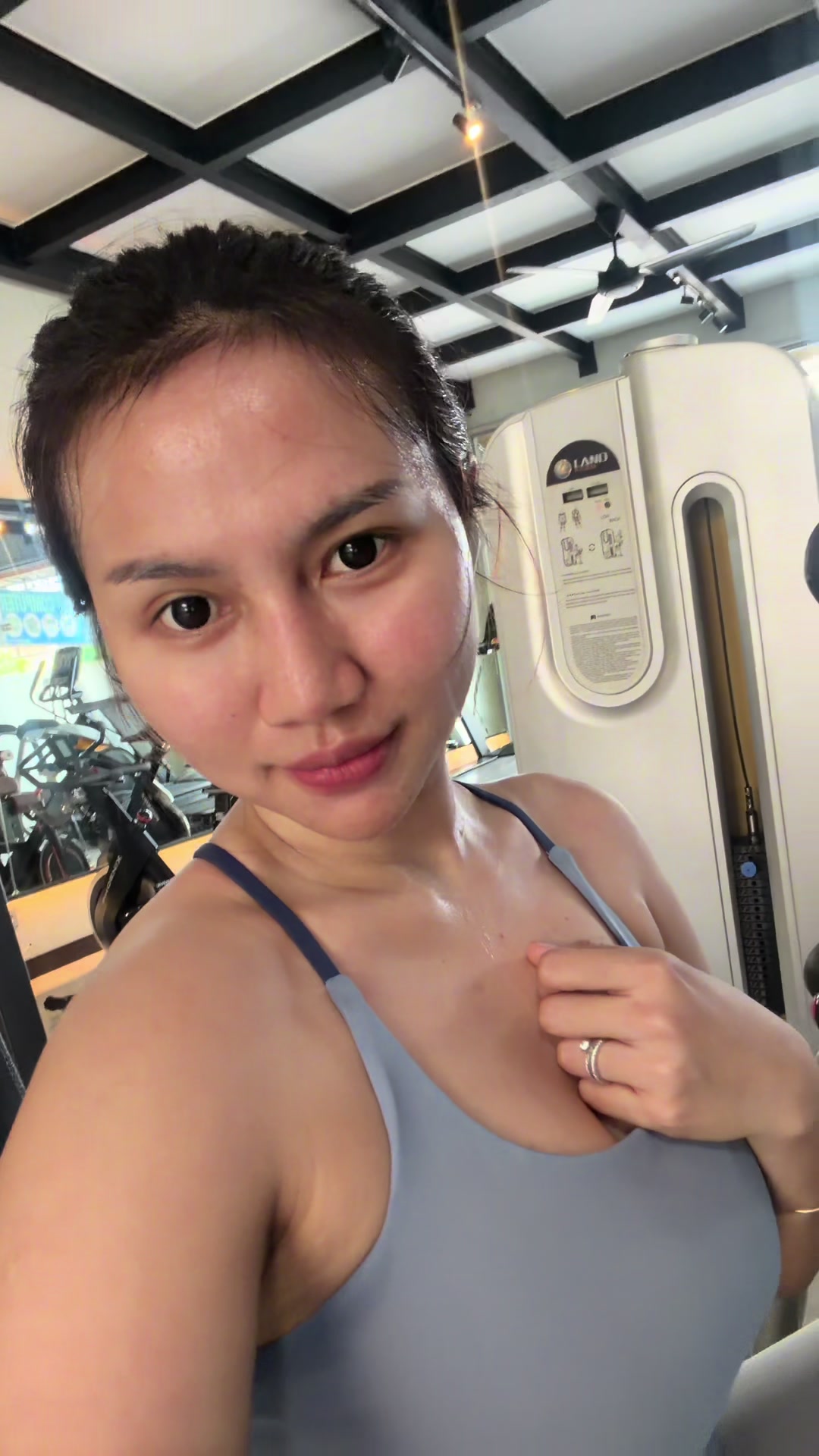 @apriapril