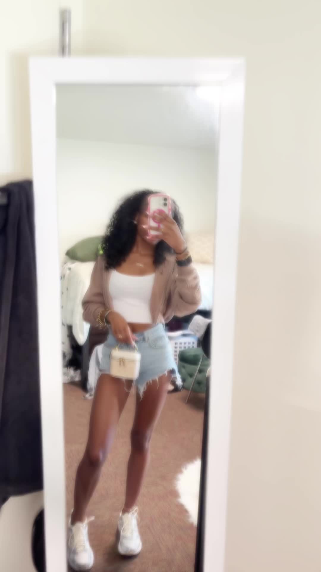 @iyanaamonett