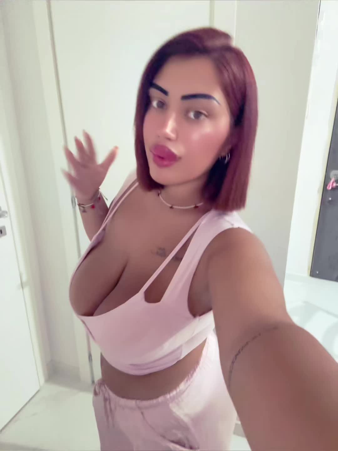 @_rosypetrone_