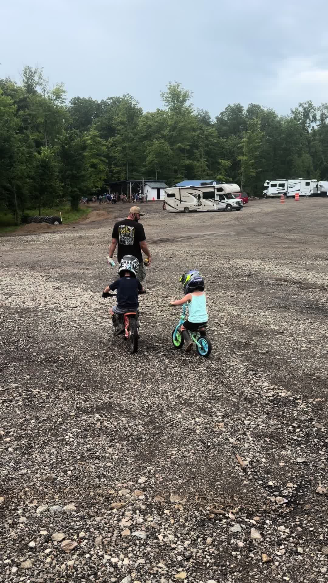 @Alli | SAHM | Farm Wife 🗝️