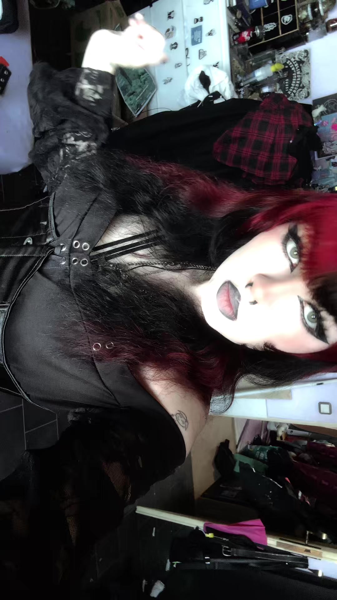 @Vampia🖤