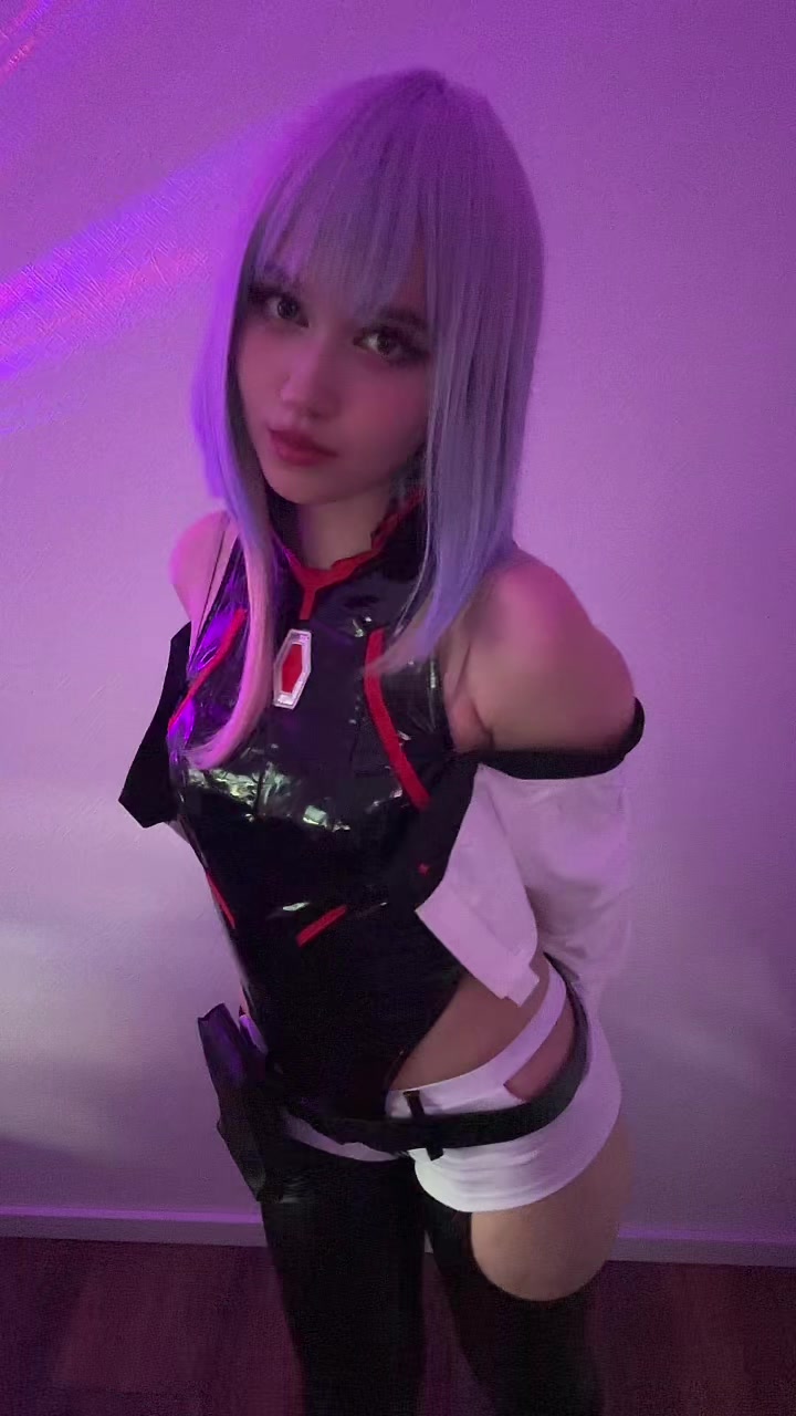@twitch.tv/ang3lmeow