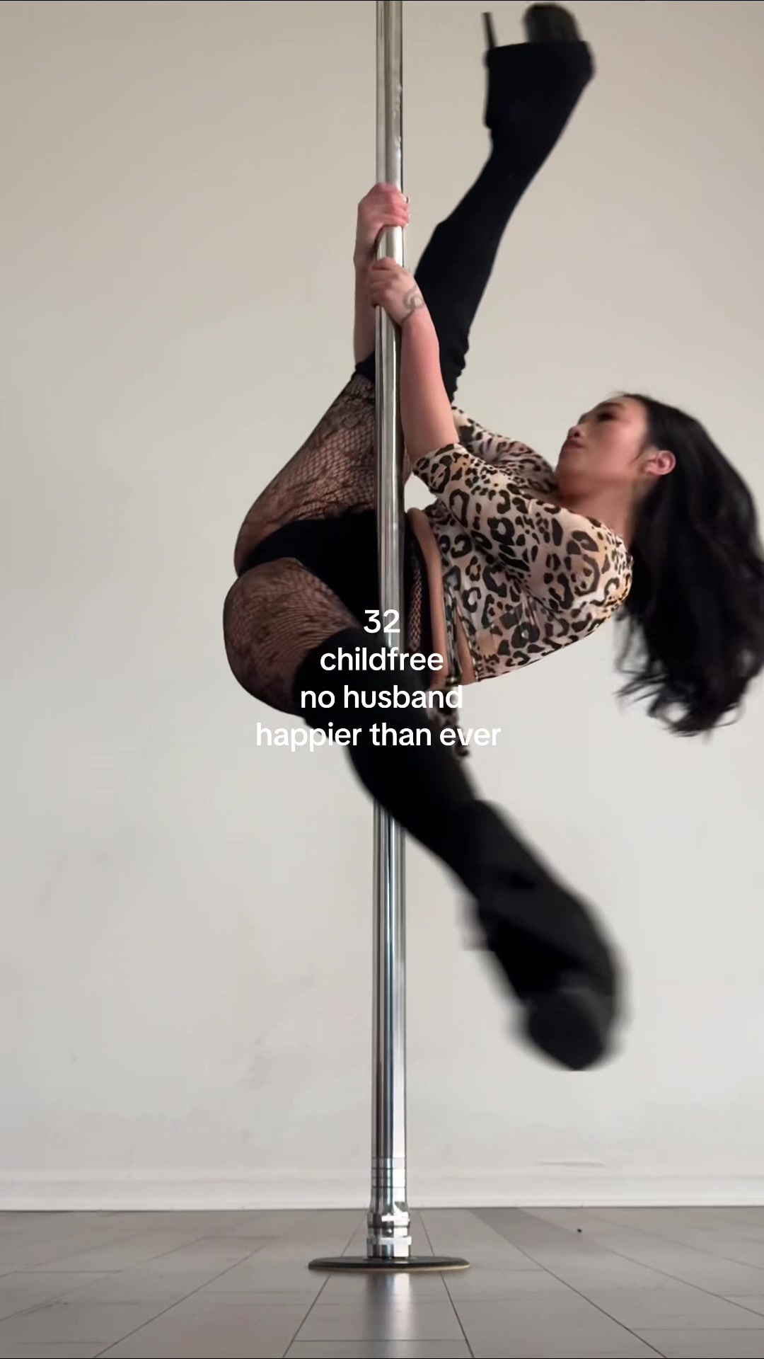 @angelaaerial | pole dancer