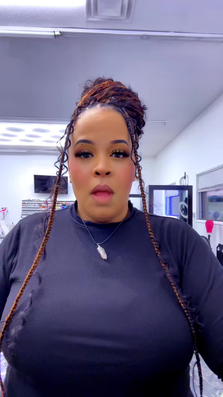@MiMi 🎨🦋👑🦄