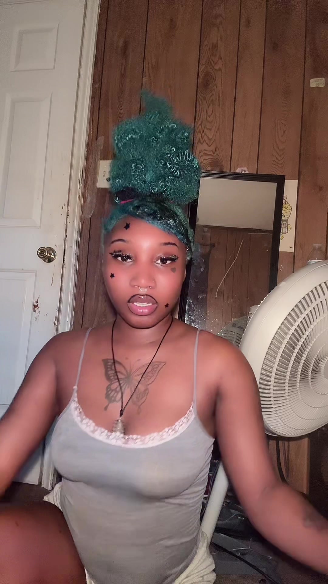 @peepintomySoul