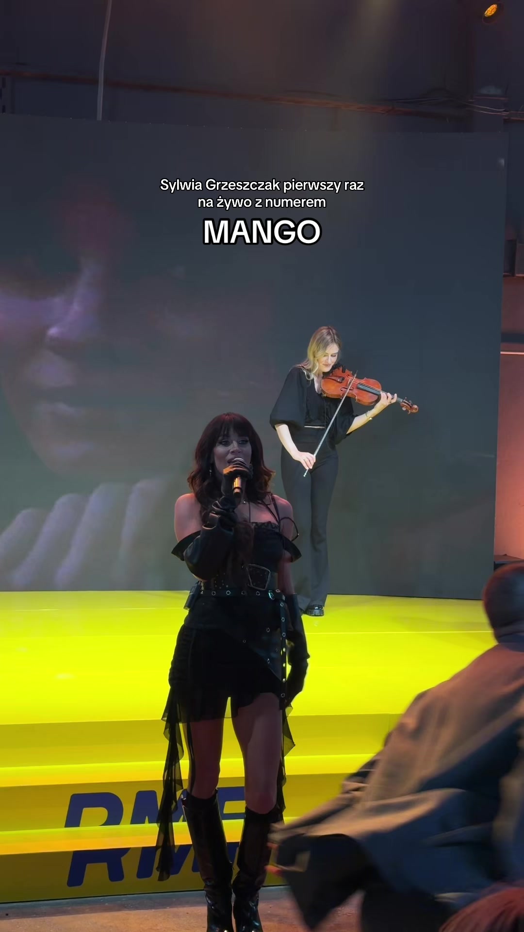 @Warner Music Poland