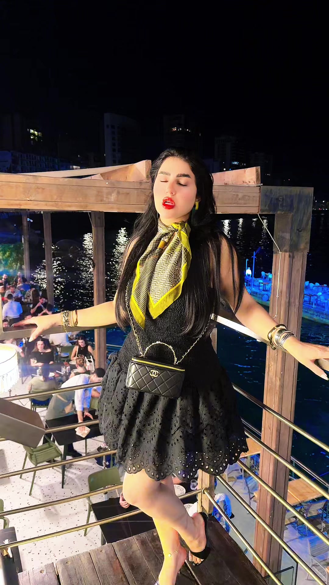 @الفنانه قمر الزمان
