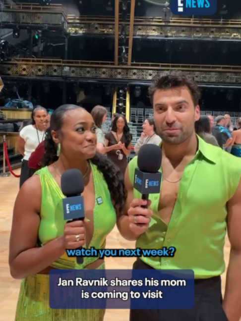 @E! News