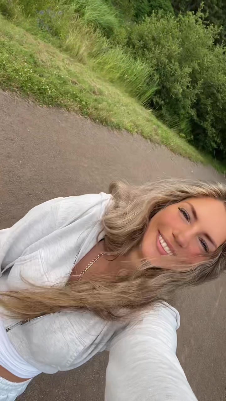 @cryssleb_