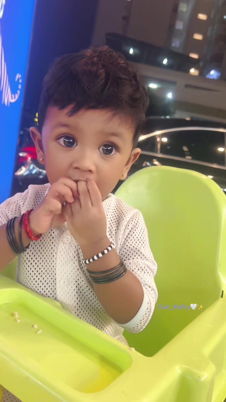 @யாழினி