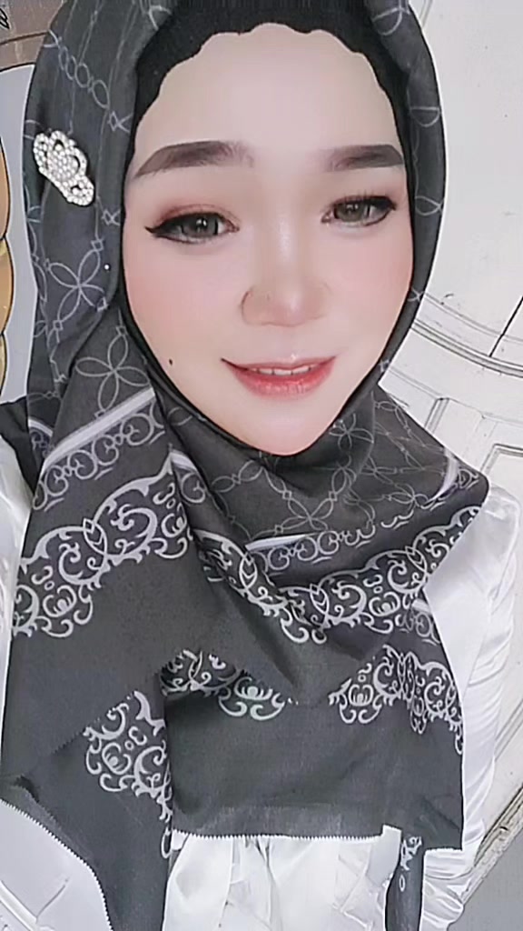 @أنيسة فيتري