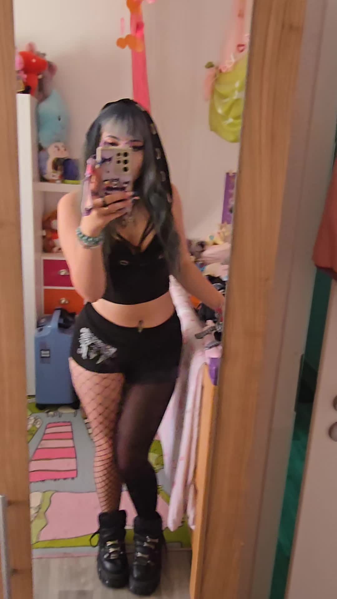 @𝑘𝑢𝑟𝑜𝑚𝑖🧚&zwj;♀️🔮