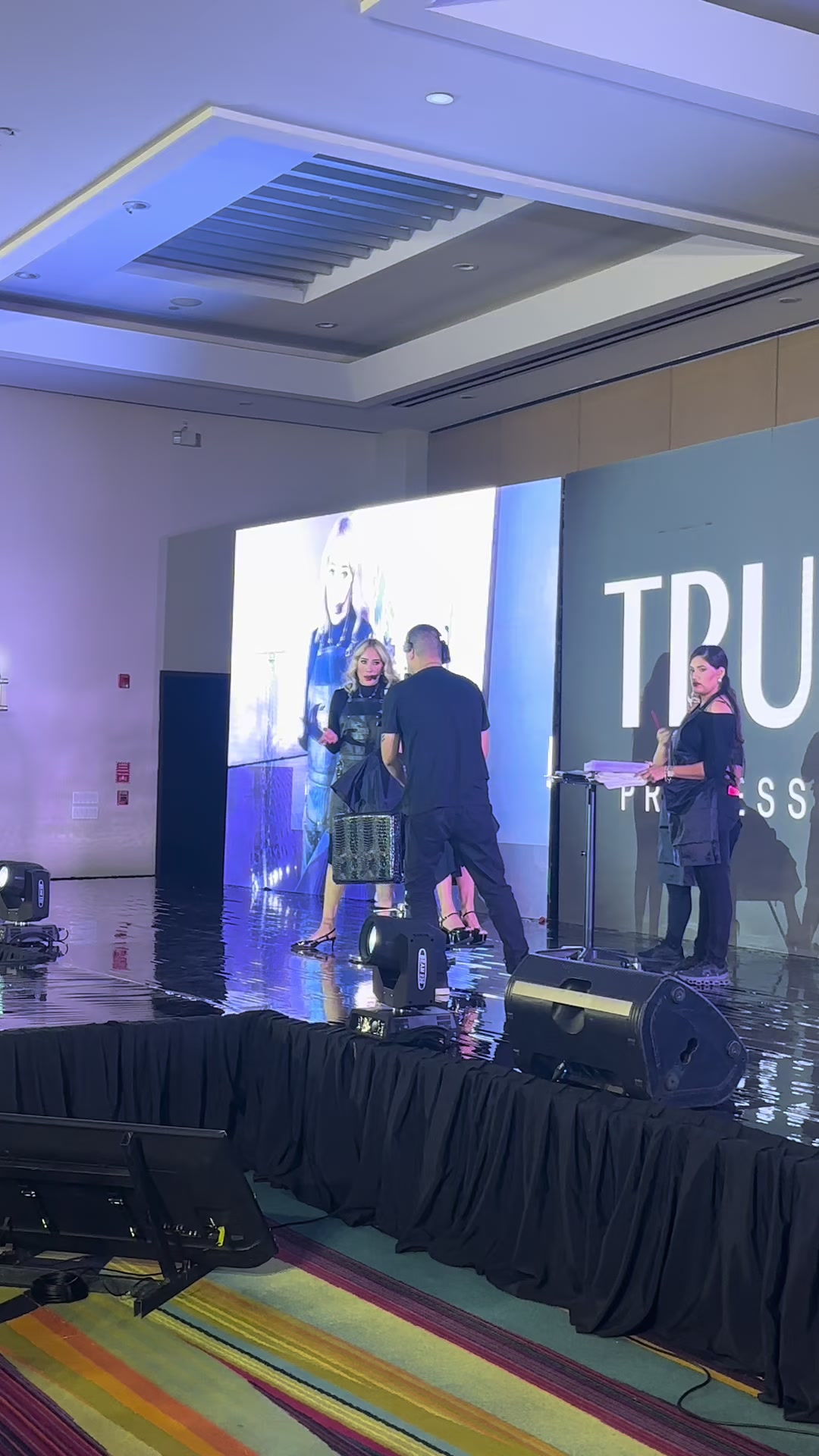 @Marialuisavicunahairdesigner