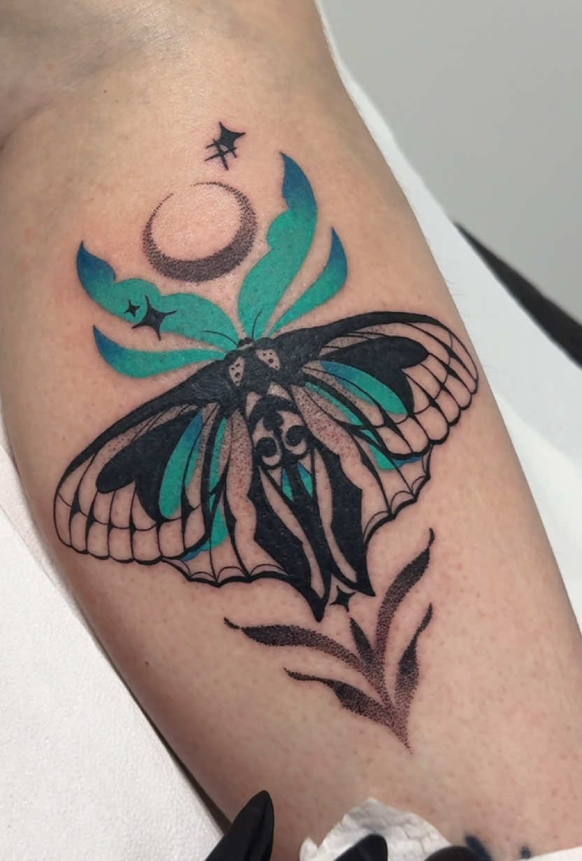 @Ary Lilith tattoo artist