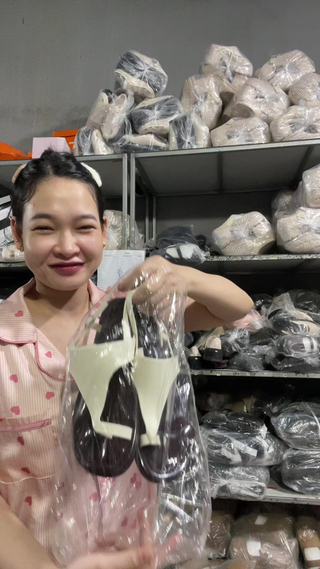 @Gi&agrave;y Hồng xi&ecirc;m
