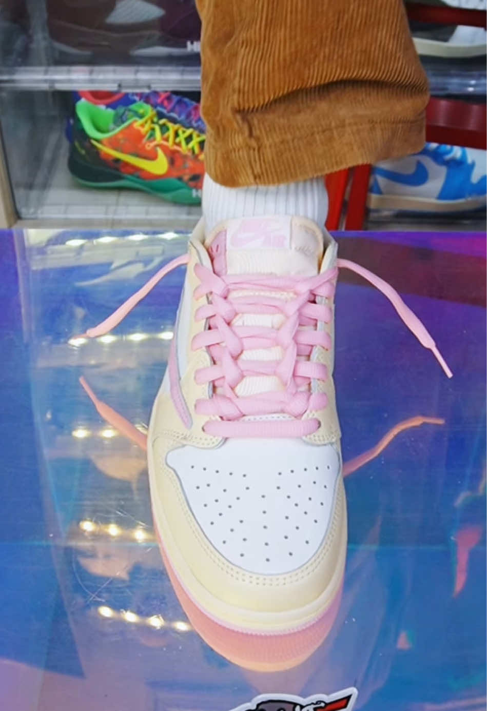 @Lacedsneaker