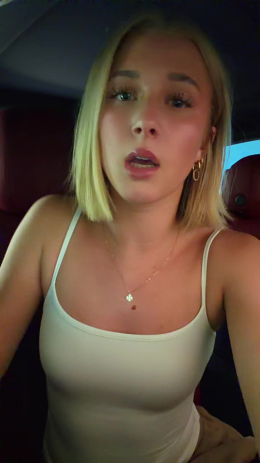 @theelliebarker