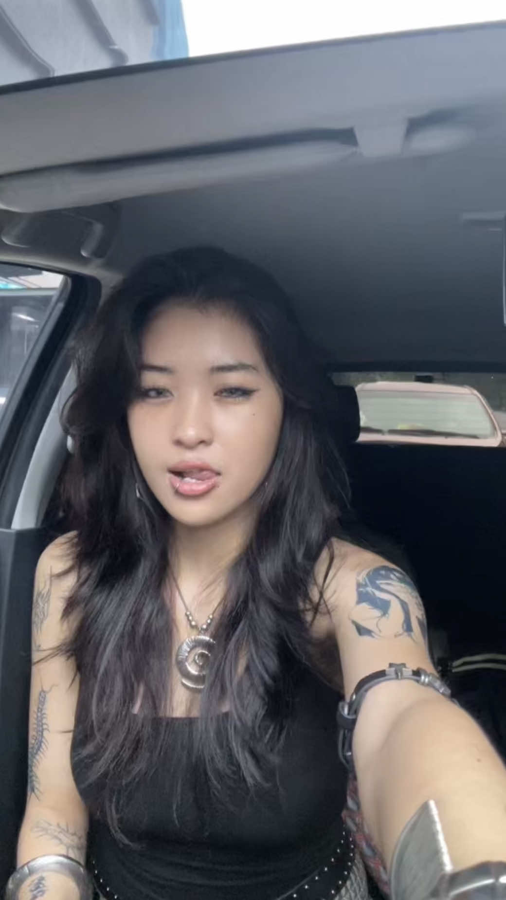 @bella