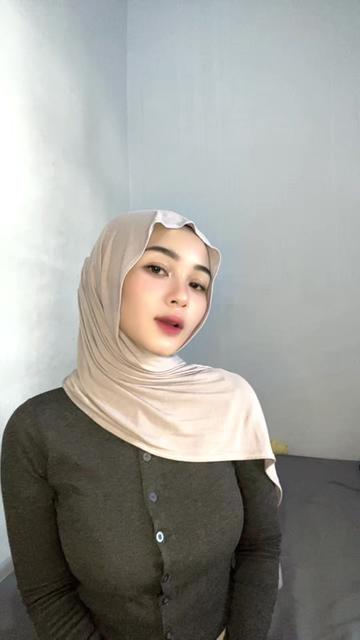 @Azizee_