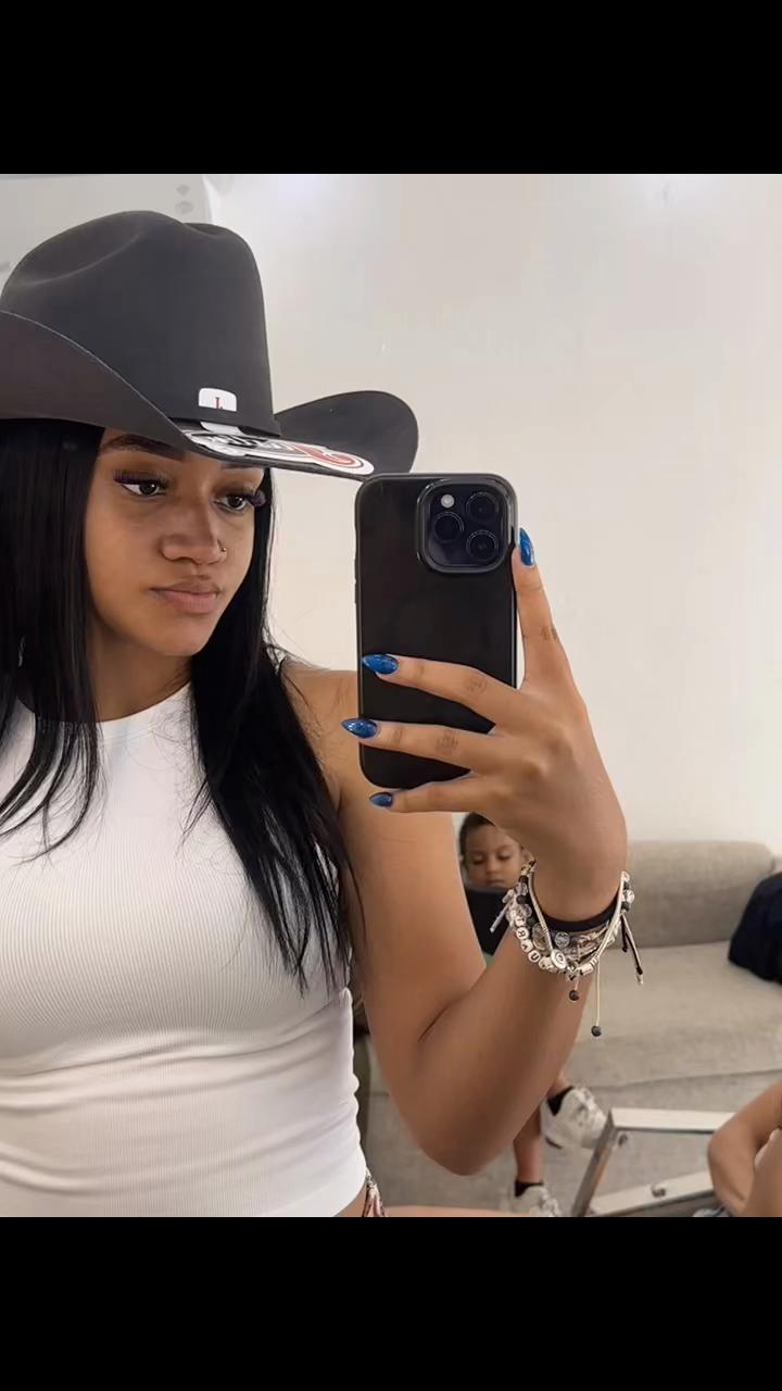 @Ari <3