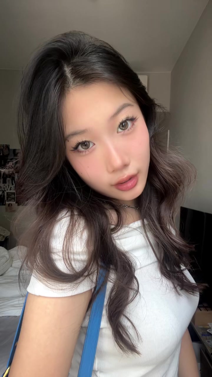 @由由