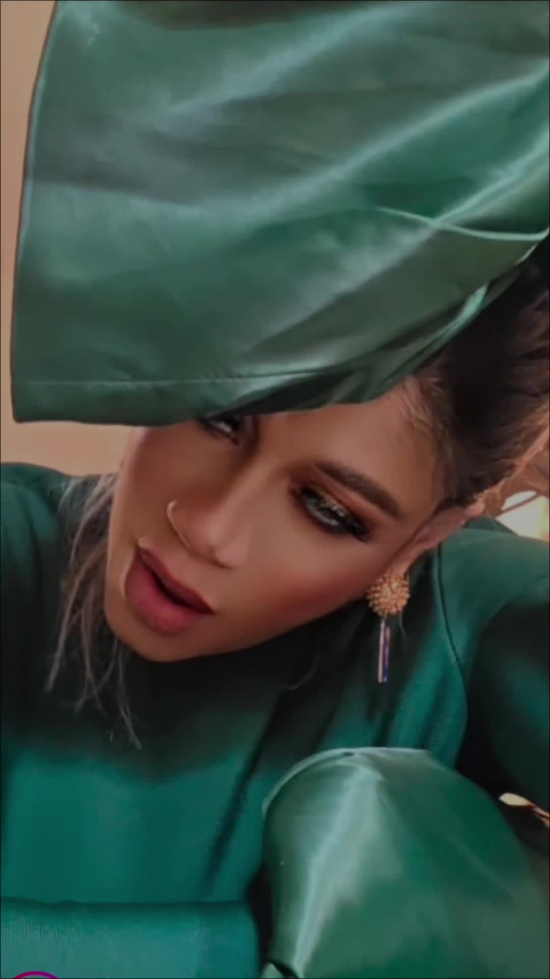 @Demi