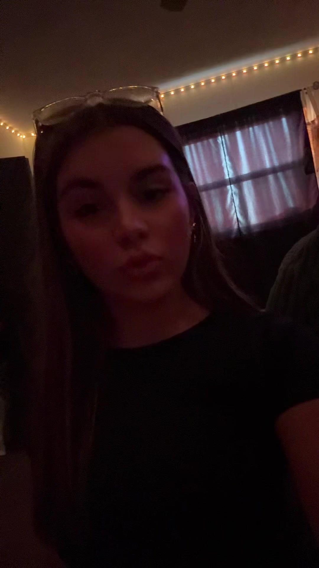 @???