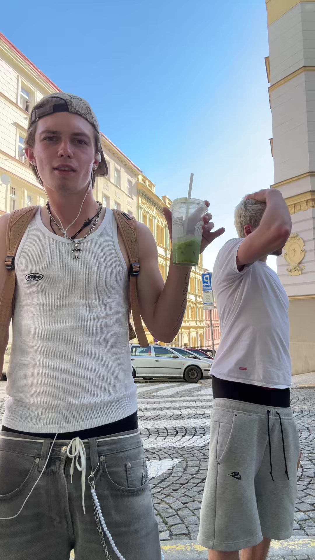 @Sqwimeee