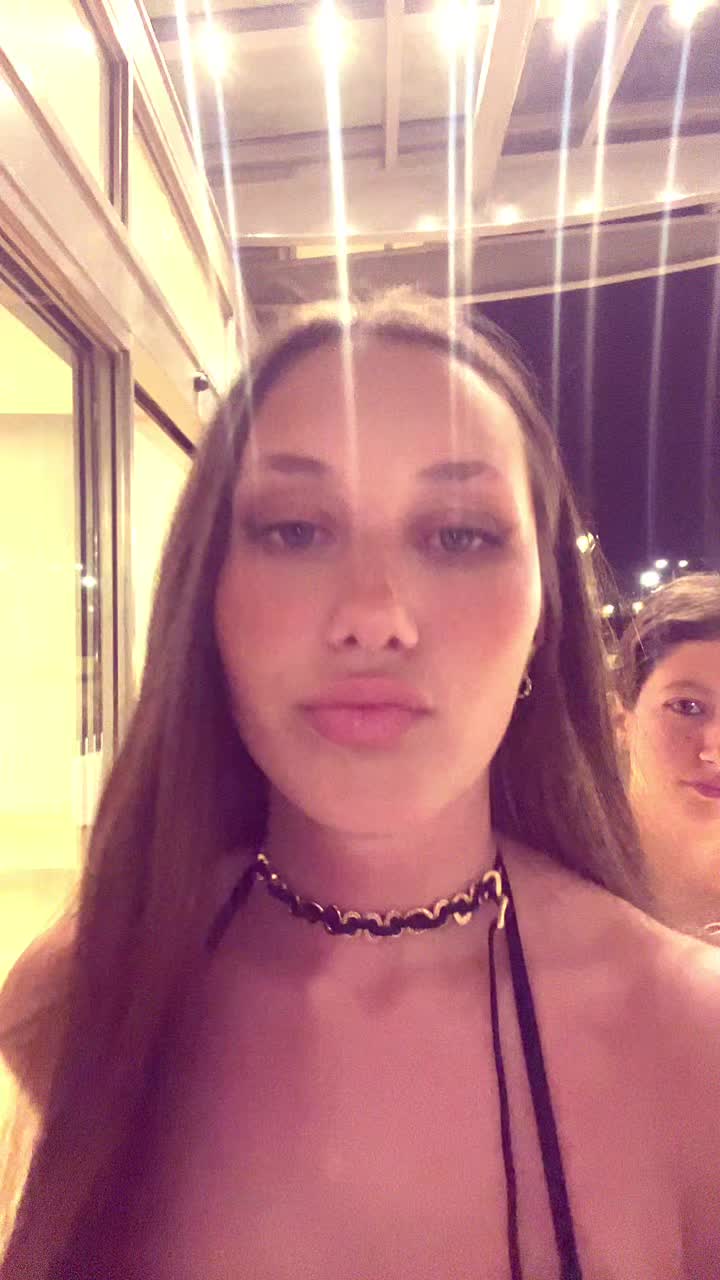 @Anafainburg