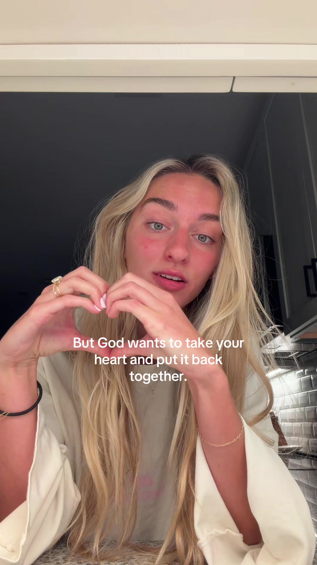 @AVERY RODRIGUEZ 🌺