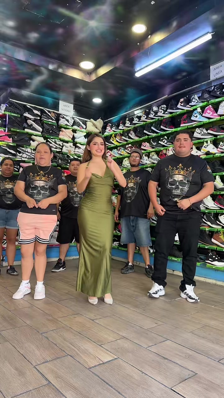 @Mariana Zapata